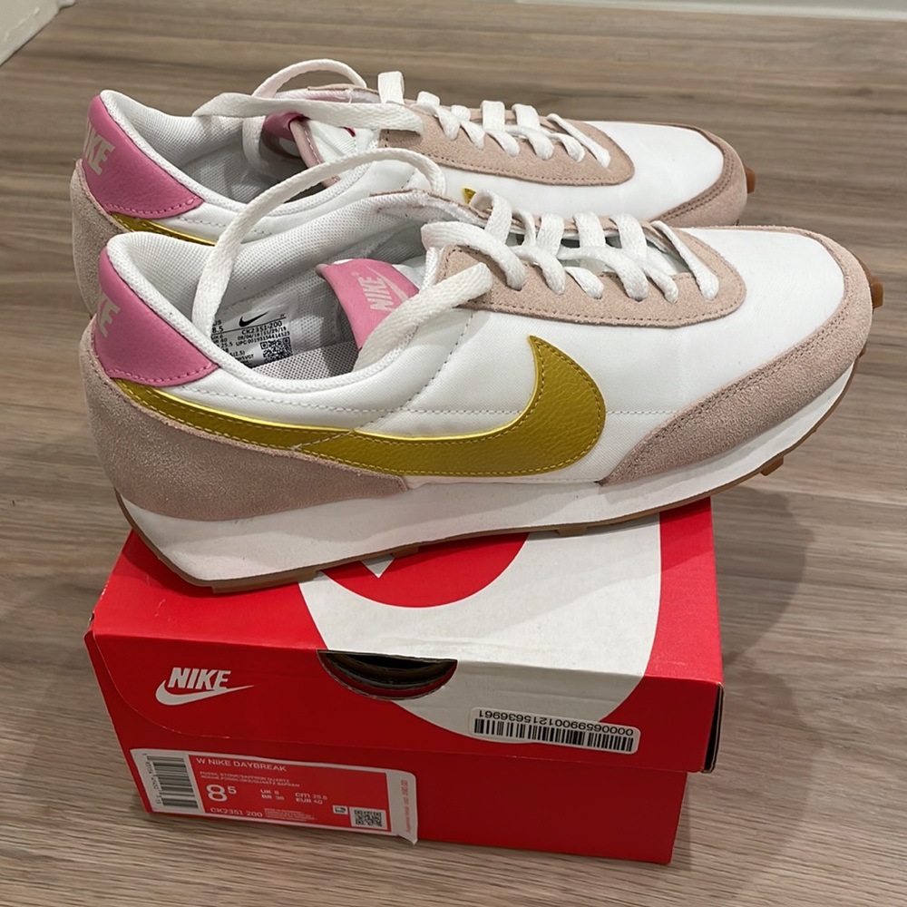 Nike Daybreak Sneaker